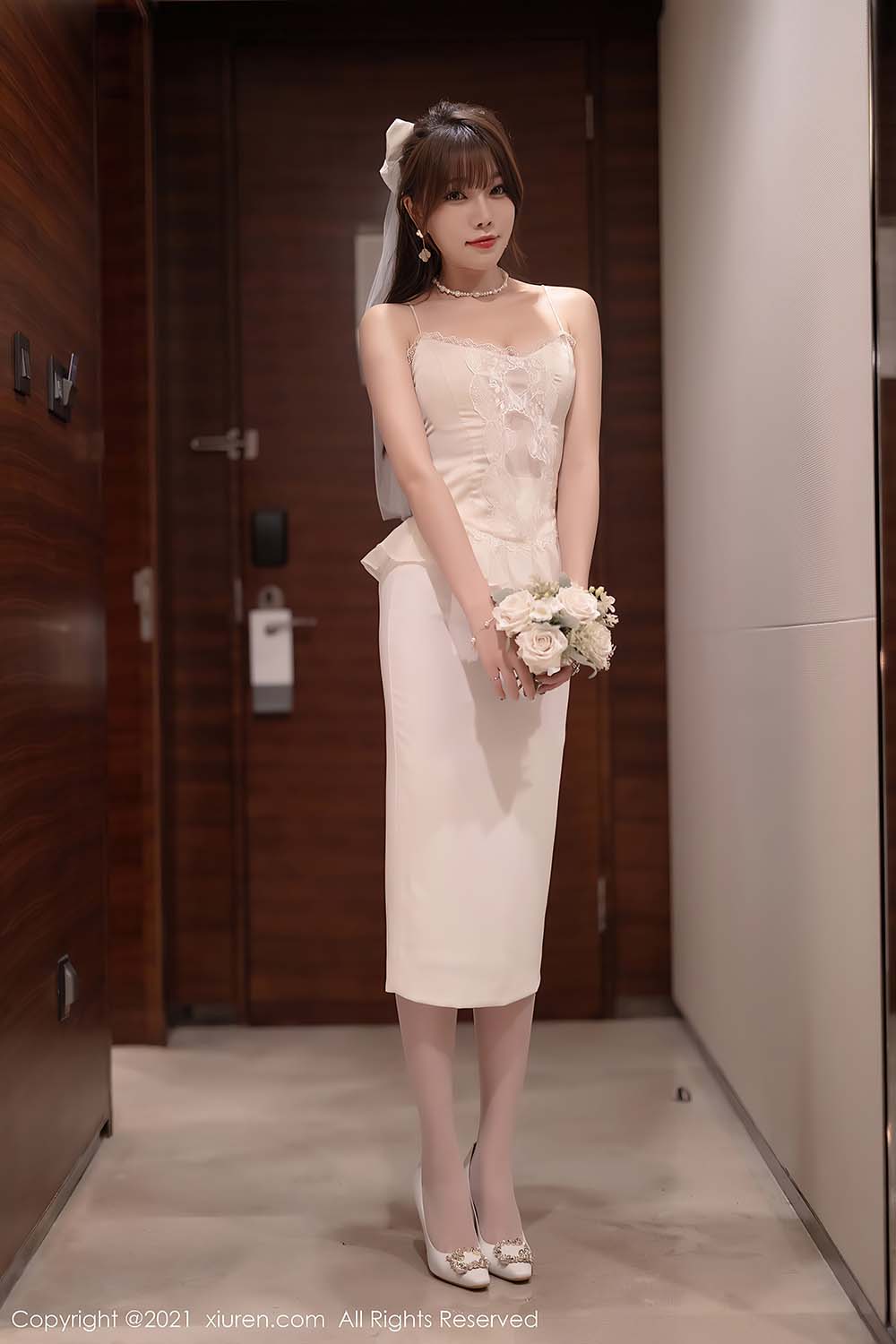 [Xiuren秀人网] NO.4269 唯美不失性感姿态的新娘服饰 芝芝Booty