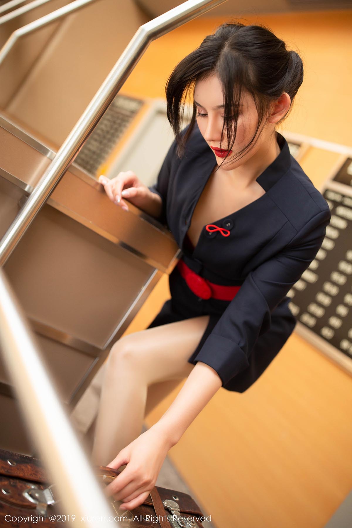 [Xiuren秀人网]XR20191225N01881 NO.1881 丝袜美腿翘臀妖娆姿态勾魂摄魄 就是阿朱啊预览图 2