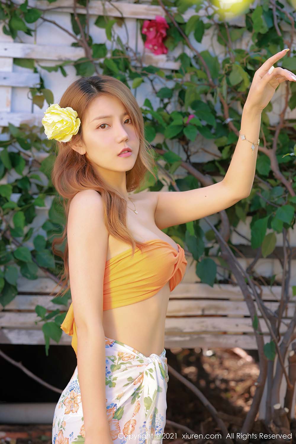 [Xiuren秀人网] NO.4145 异域风情的碎花裙 夏西CiCi预览图 2