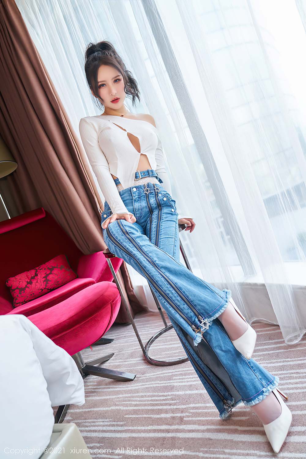 [Xiuren秀人网] NO.3720 Emily尹菲预览图 3