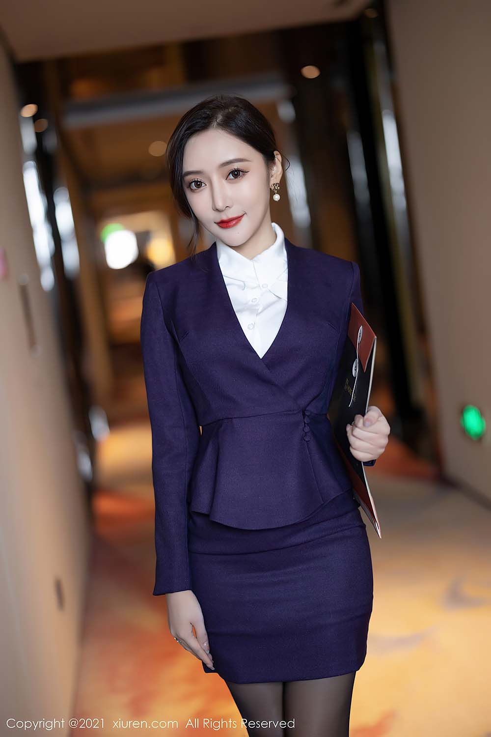 [Xiuren秀人网] NO.4184 职业装OL 王馨瑶yanni