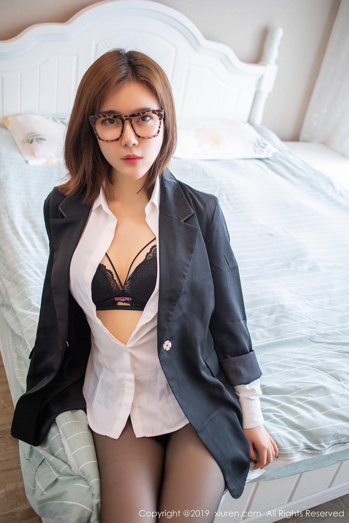 [Xiuren秀人网]XR20190508N01439 NO.1439 黑丝诱惑，让你感受老师的厉害 Yomi悠蜜预览图 2