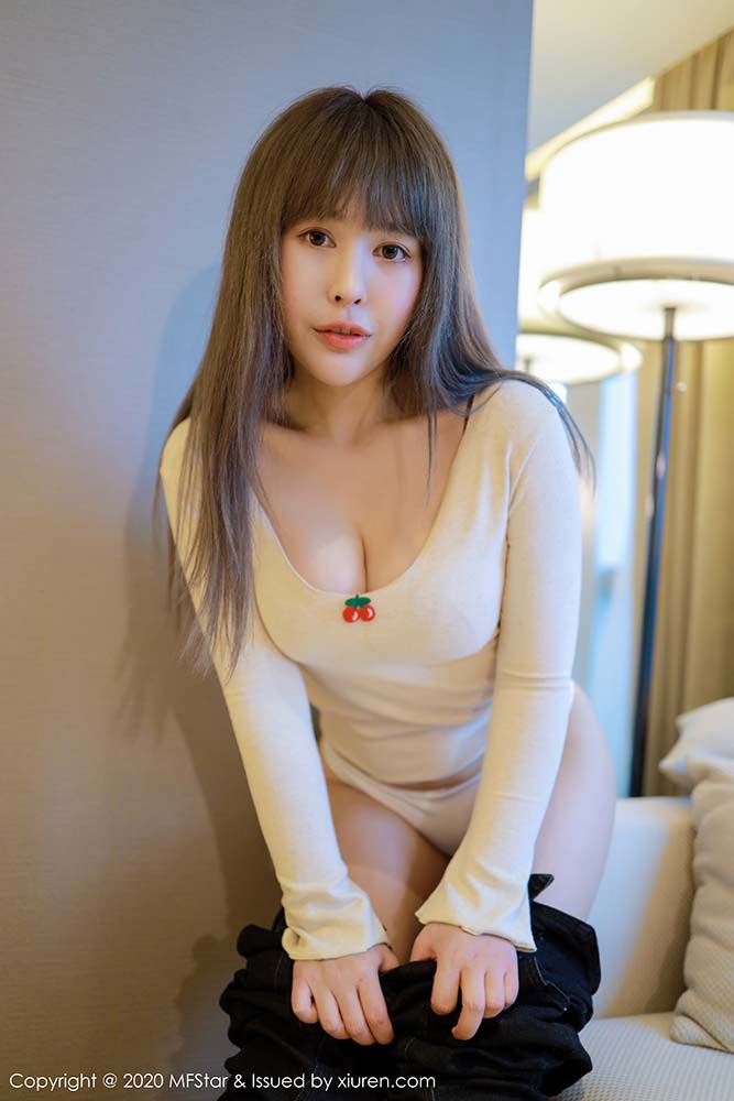 [MFStar模范学院]MF20200310VOL0284 VOL.284 雪白圆润酥胸与无比诱人翘臀 艾莉✨Evelyn预览图 2