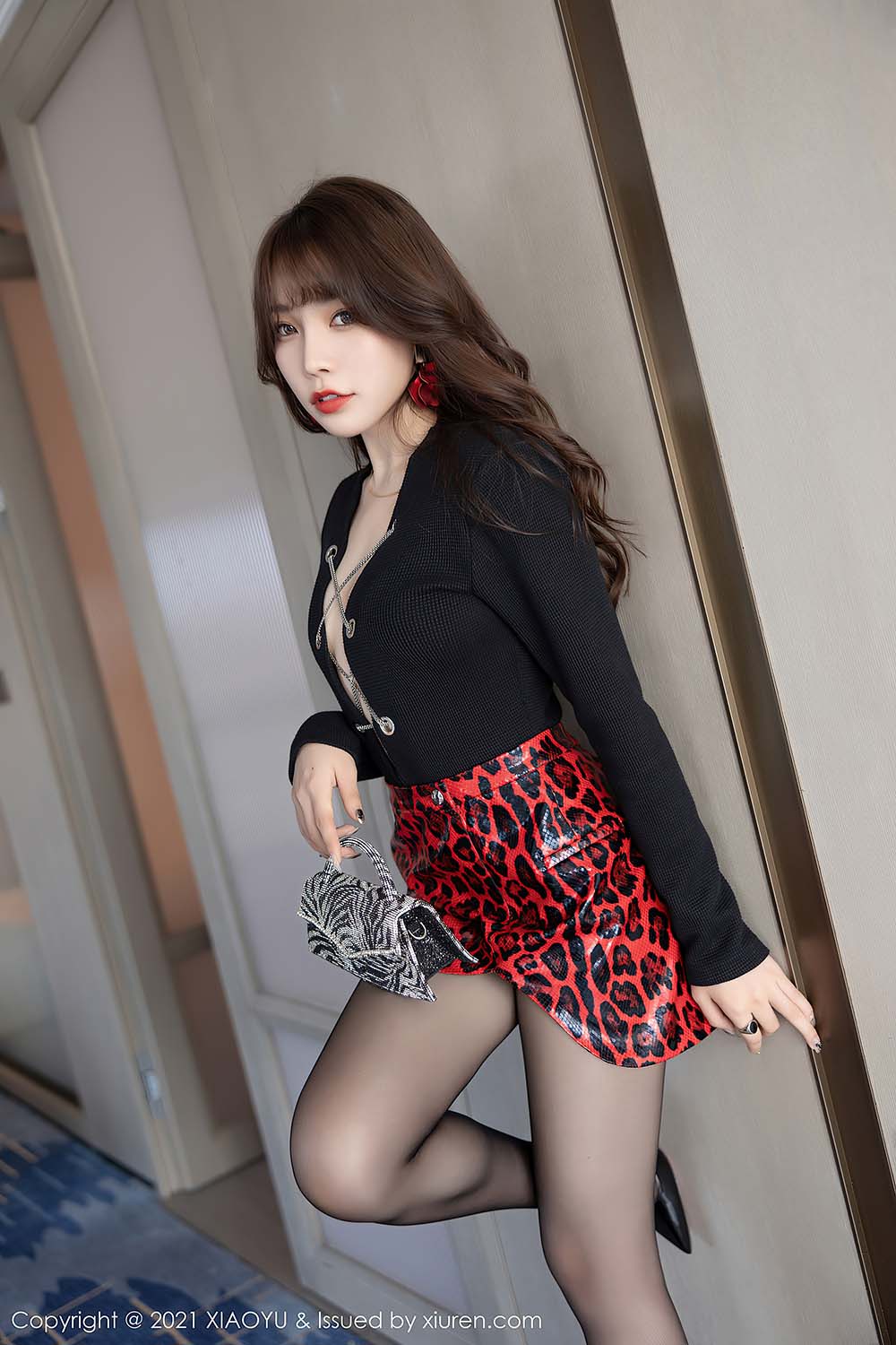 [XIAOYU语画界] VOL.649 独特魅力的皮裙与魅惑黑丝 芝芝Booty预览图 3