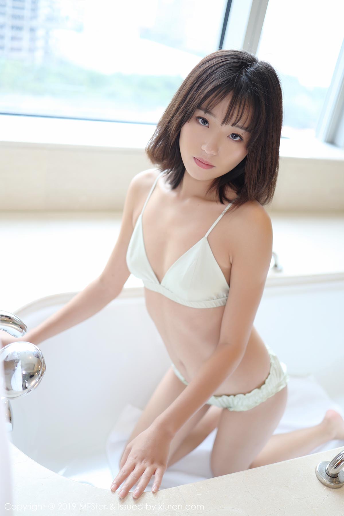 [MFStar模范学院]MF20191113VOL0229 VOL.229 浴室浴巾 Baileys 香儿预览图 2