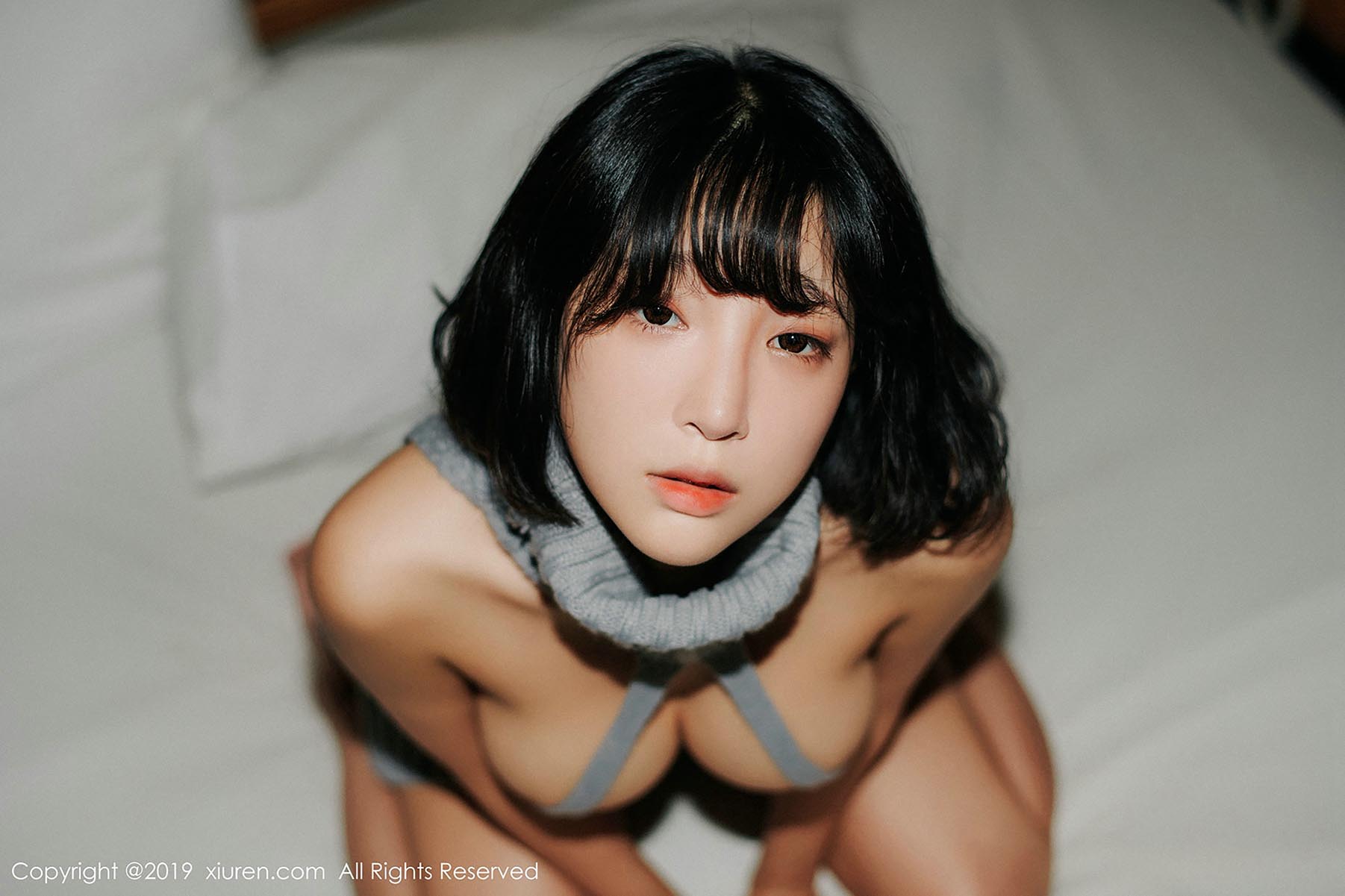 [Xiuren秀人网]XR20190108N01304 NO.1304 比基尼+开背毛衣 模特_卿卿预览图 2