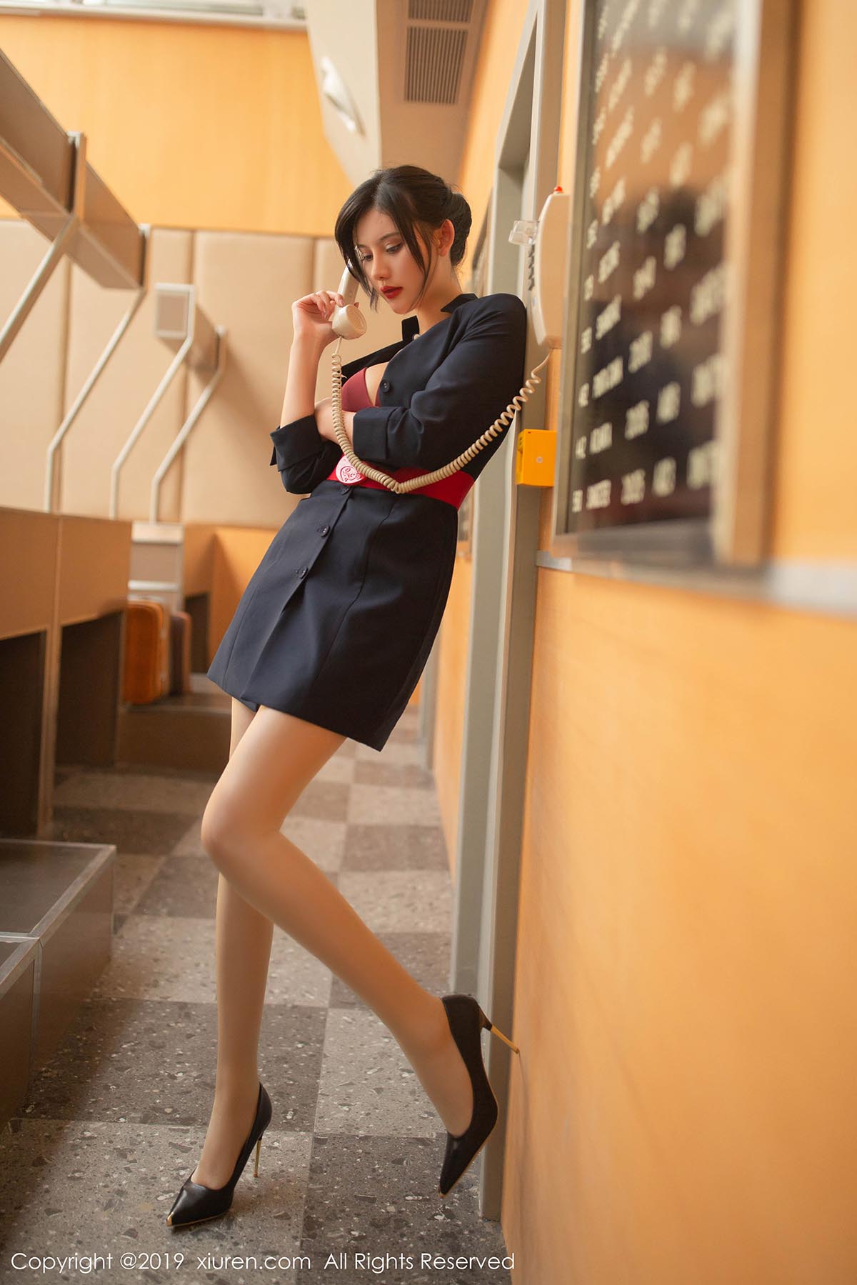 [Xiuren秀人网]XR20191225N01881 NO.1881 丝袜美腿翘臀妖娆姿态勾魂摄魄 就是阿朱啊