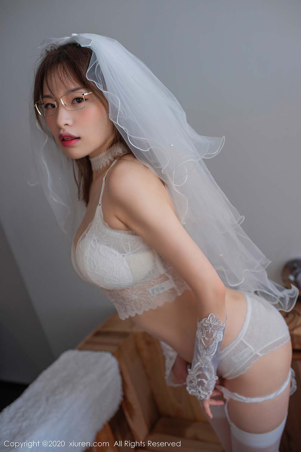 [Xiuren秀人网]XR20200723N02359 NO.2359 诱惑婚纱蕾丝 小宣fancy预览图 3