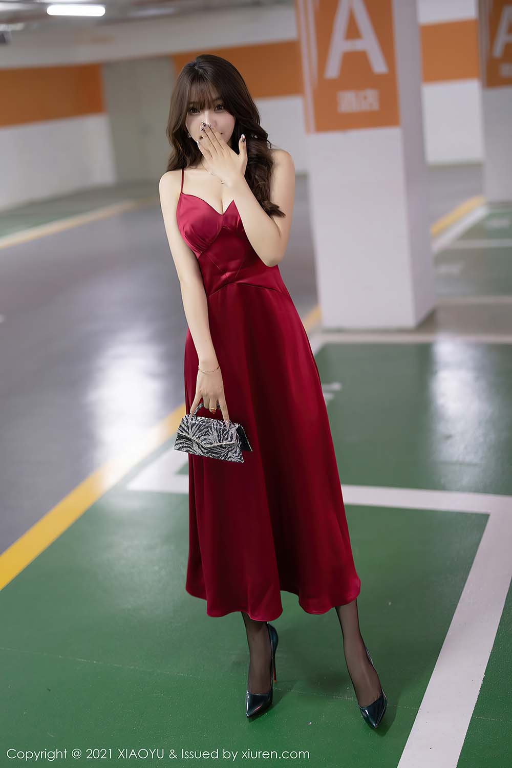[XIAOYU语画界] VOL.654 吊裙极致黑丝魅惑 芝芝Booty预览图 2