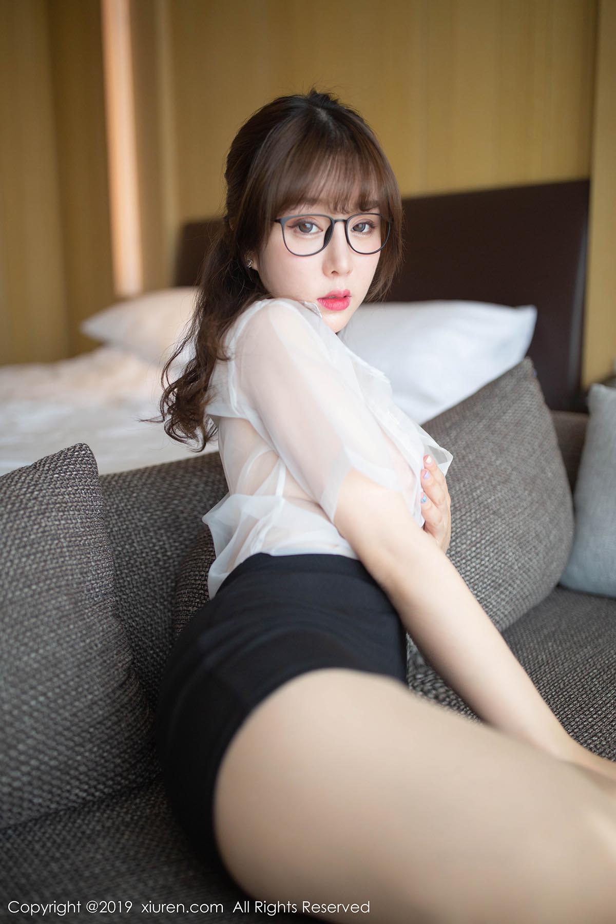 [Xiuren秀人网]XR20190614N01498 NO.1498 性感女神 肉丝诱惑女秘书 王雨纯预览图 3