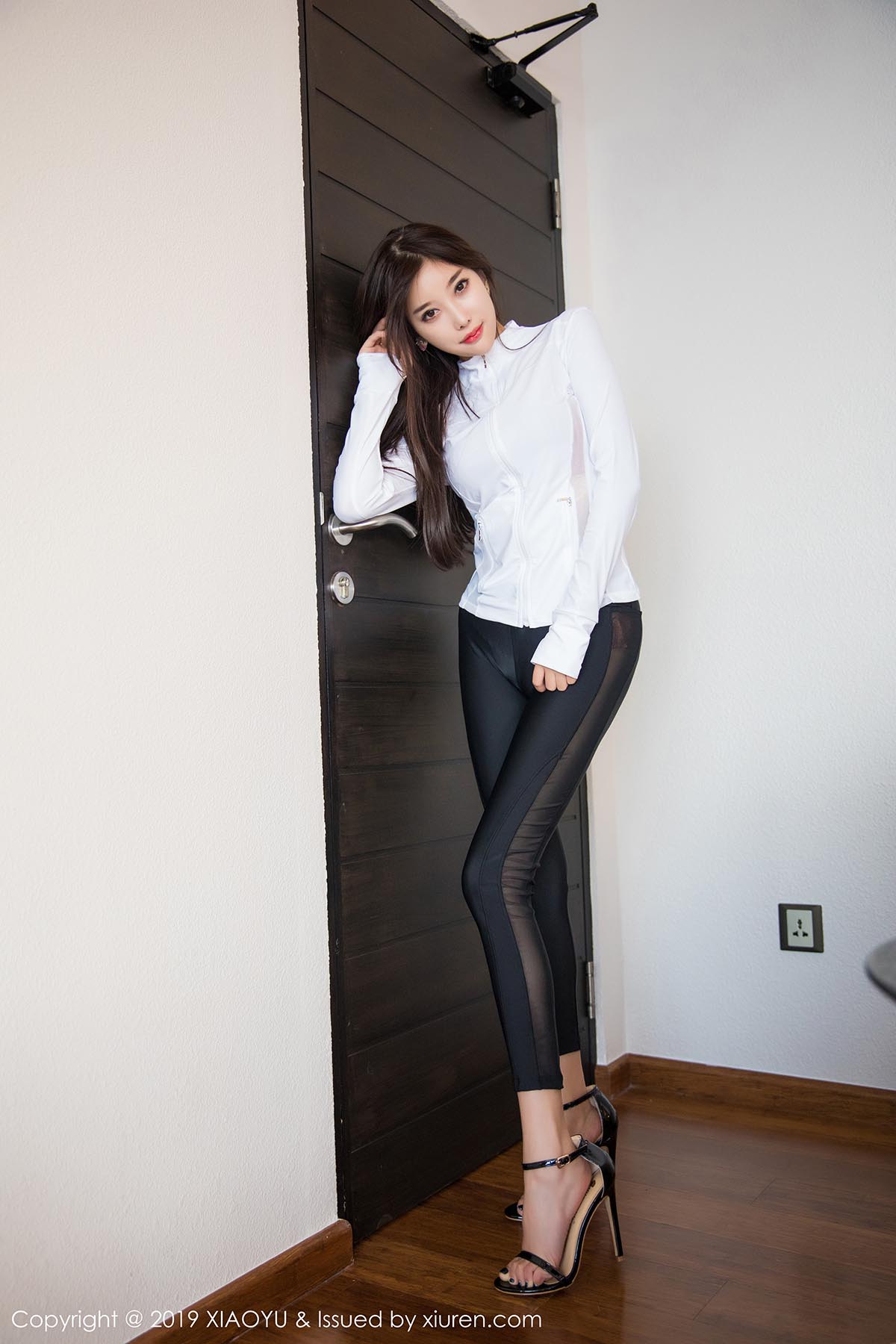 [XIAOYU语画界]YU20190524VOL0077 VOL.077 内衣的魅惑美腿诱惑 杨晨晨sugar预览图 3