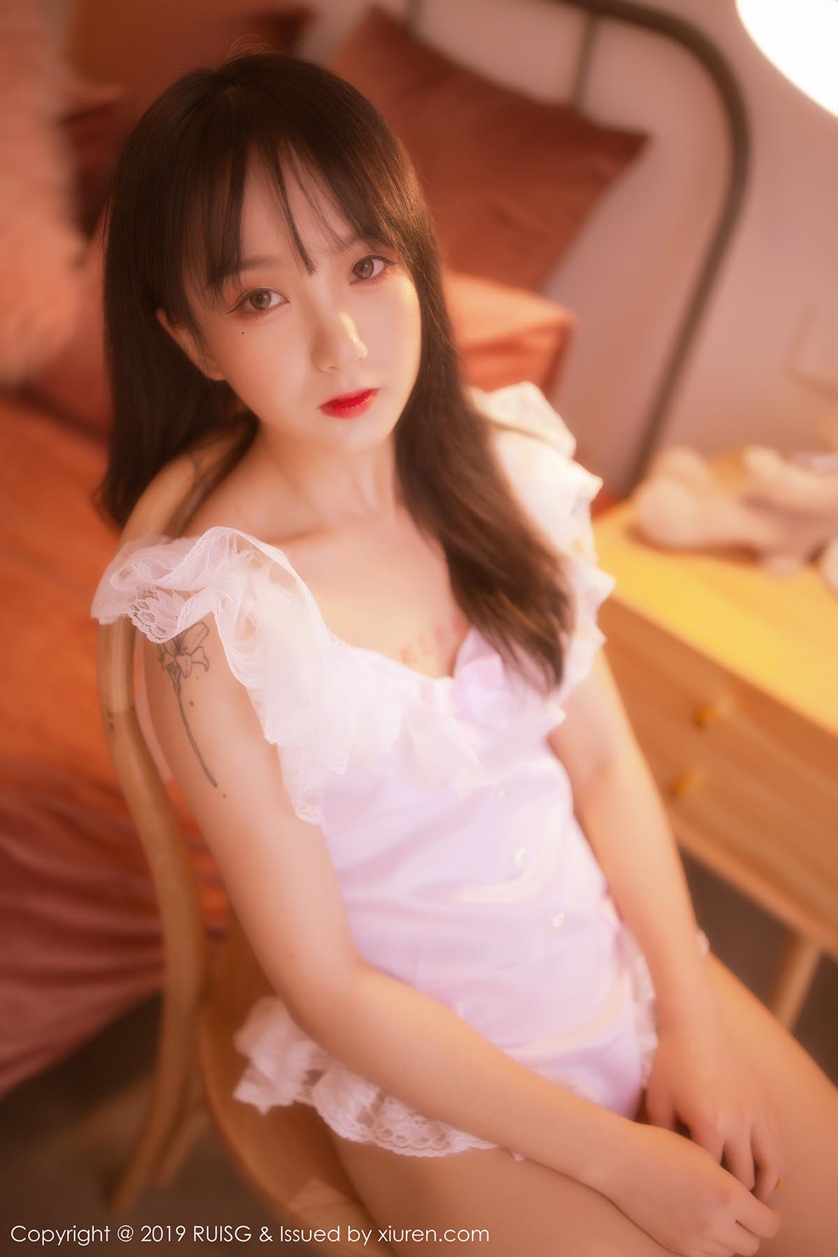 [RuiSG瑞丝馆]RSG20190911VOL0085 VOL.085 梦幻光线与诱人蕾丝 小葡萄miki预览图 3