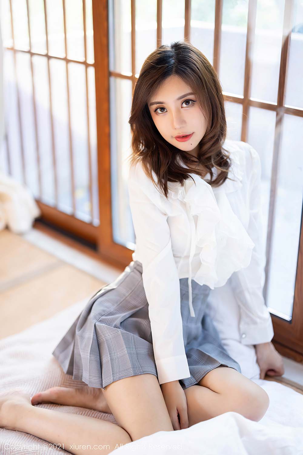 [Xiuren秀人网] NO.4192 典雅且性感的JK系列 绮里嘉ula