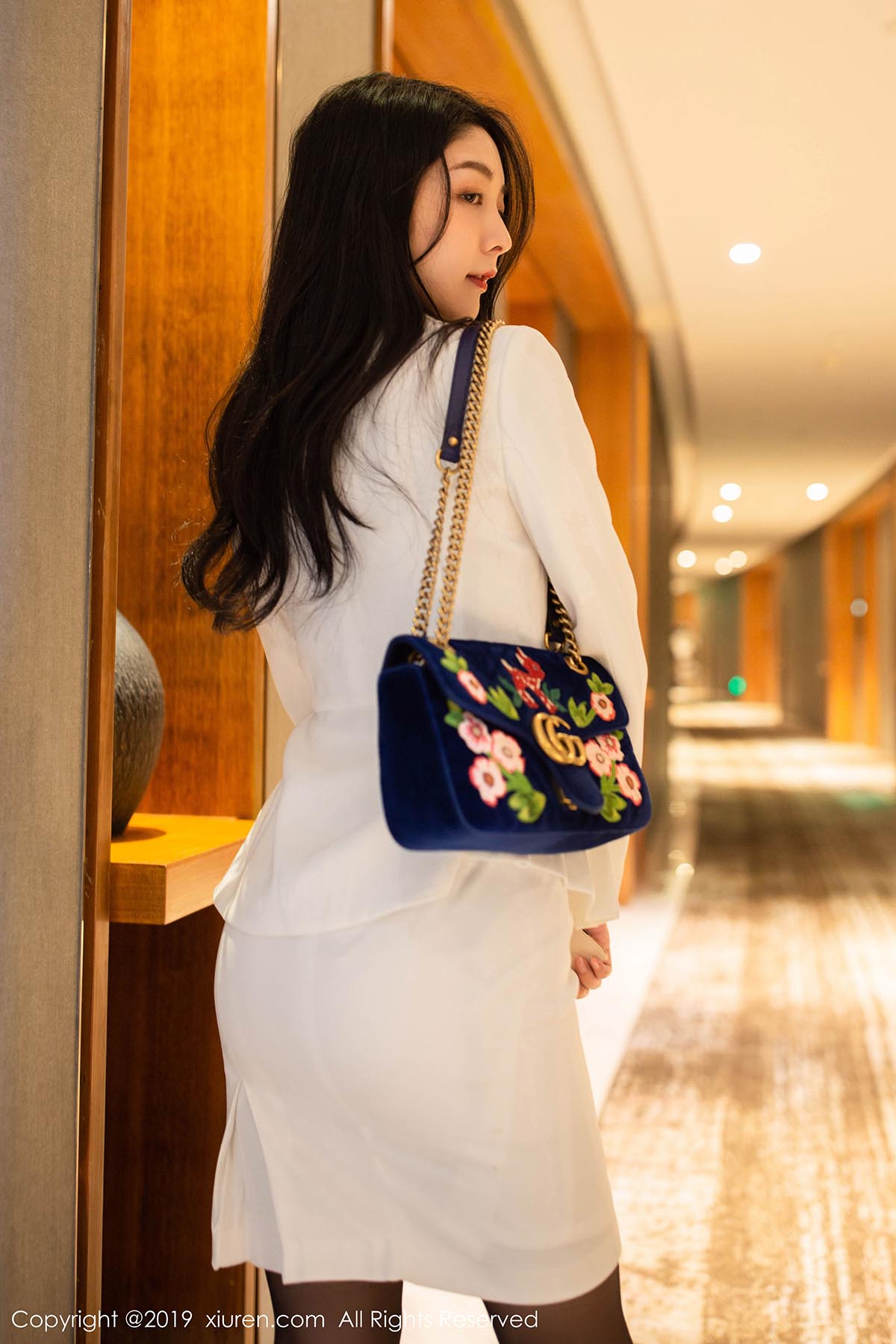 [Xiuren秀人网]XR20191203N01821 NO.1821 黑丝职业装 Angela小热巴预览图 3