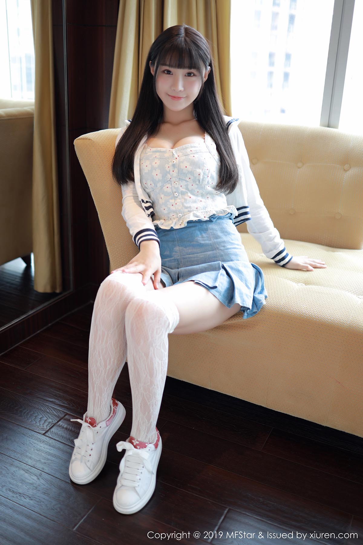 [MFStar模范学院]MF20191125VOL0233 VOL.233 短裙与蕾丝袜的诱人 Flower朱可儿