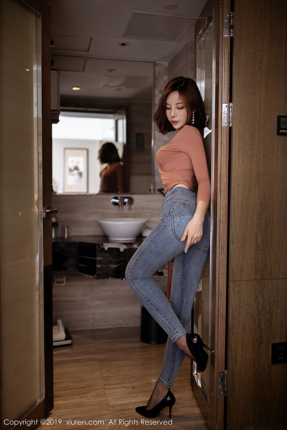 [Xiuren秀人网]XR20191203N01820 NO.1820 颜值与身材兼具的妹子 陈小喵预览图 2