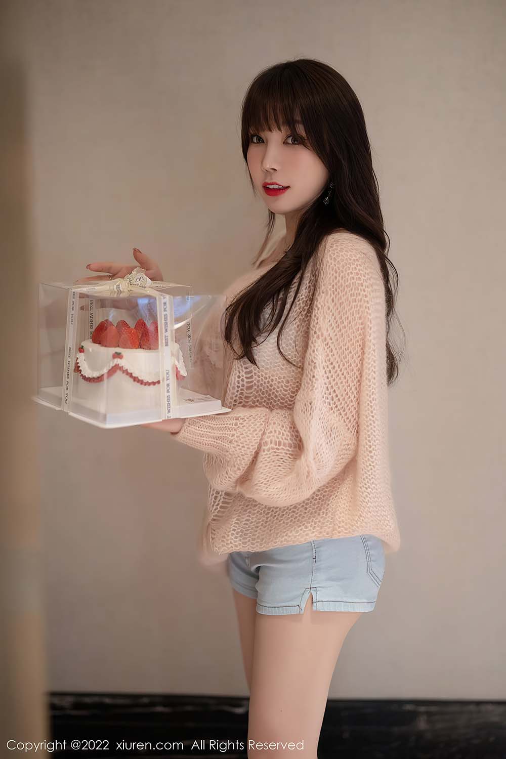 [Xiuren秀人网] NO.4435 水果草莓拍摄主题 芝芝Booty