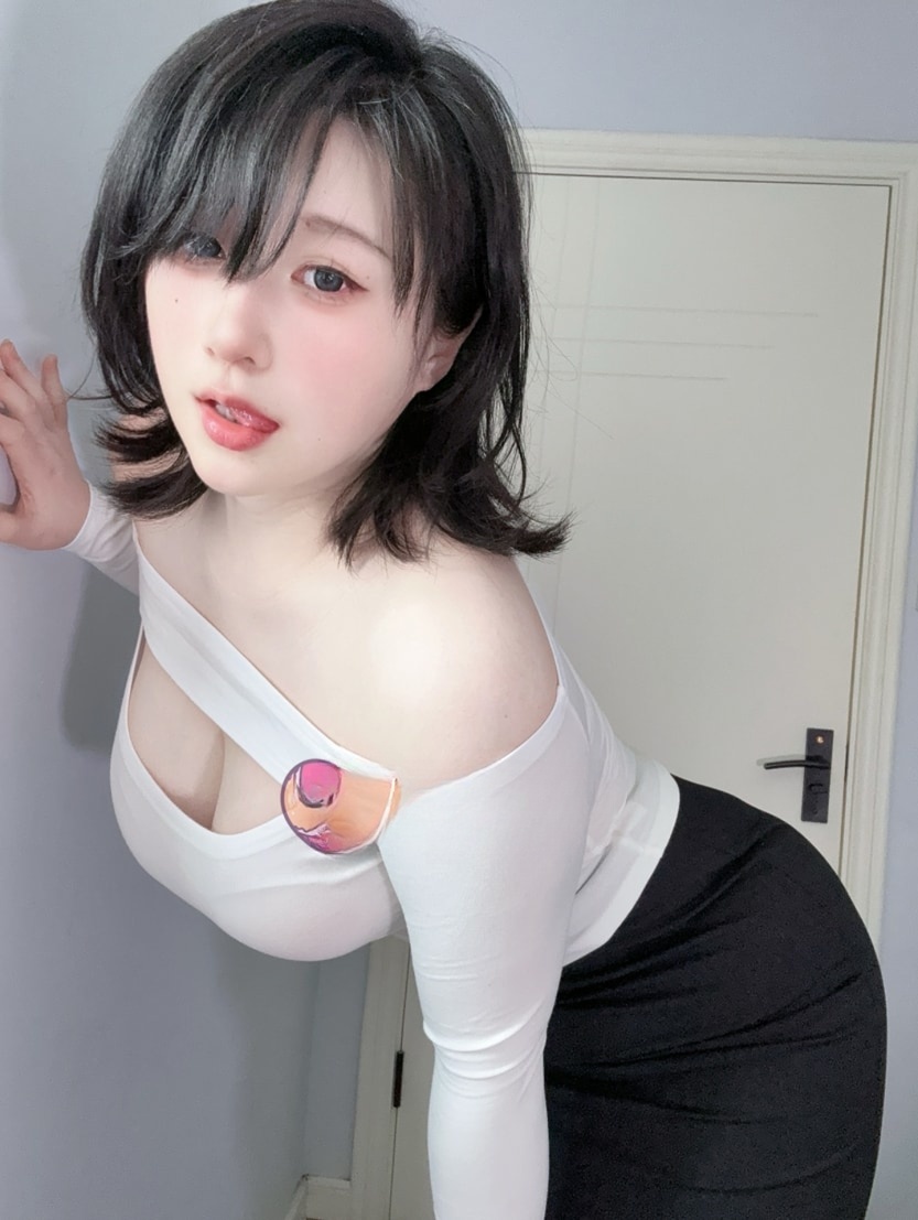 Zyra秋 NO.13 妈妈的裙子预览图 1